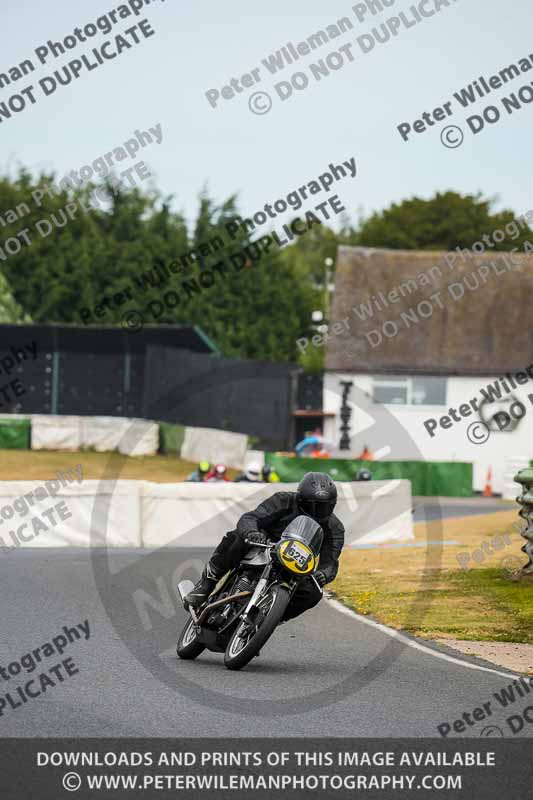 Vintage motorcycle club;eventdigitalimages;mallory park;mallory park trackday photographs;no limits trackdays;peter wileman photography;trackday digital images;trackday photos;vmcc festival 1000 bikes photographs